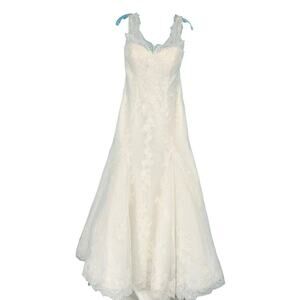Elegant White Lace Wedding Dress - Size 16